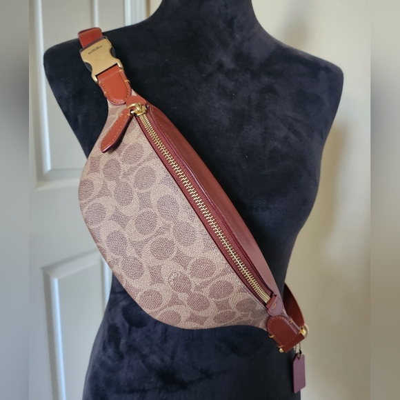 COACH Essential Signature Canvas Belt Bag in tan/rust - Picture 6 of 8